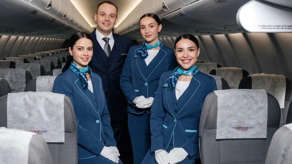 В новой форме стюардесс «Ямала» глубокий синий символизирует доверие и искренность. Фото: t.me/yamal_airlines