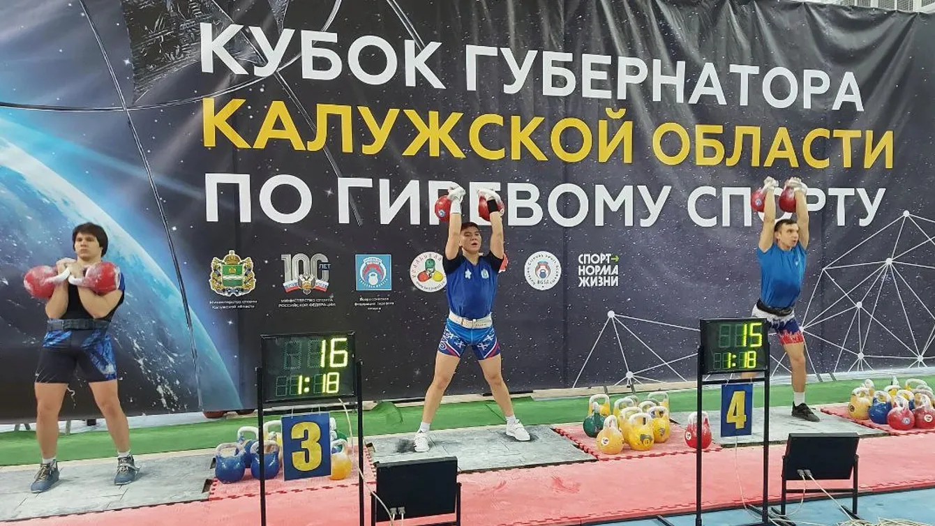 В весовой категории до 78 кг не было равных Ильясу Сарсембаеву (в центре). Фото из архива Евгения Латыпова