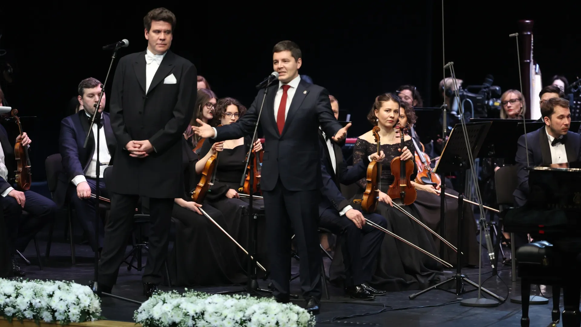 Губернатор ЯНАО Дмитрий Артюхов и пианист Денис Мацуев. Фото: Андрей Ткачев / «Ямал-Медиа»