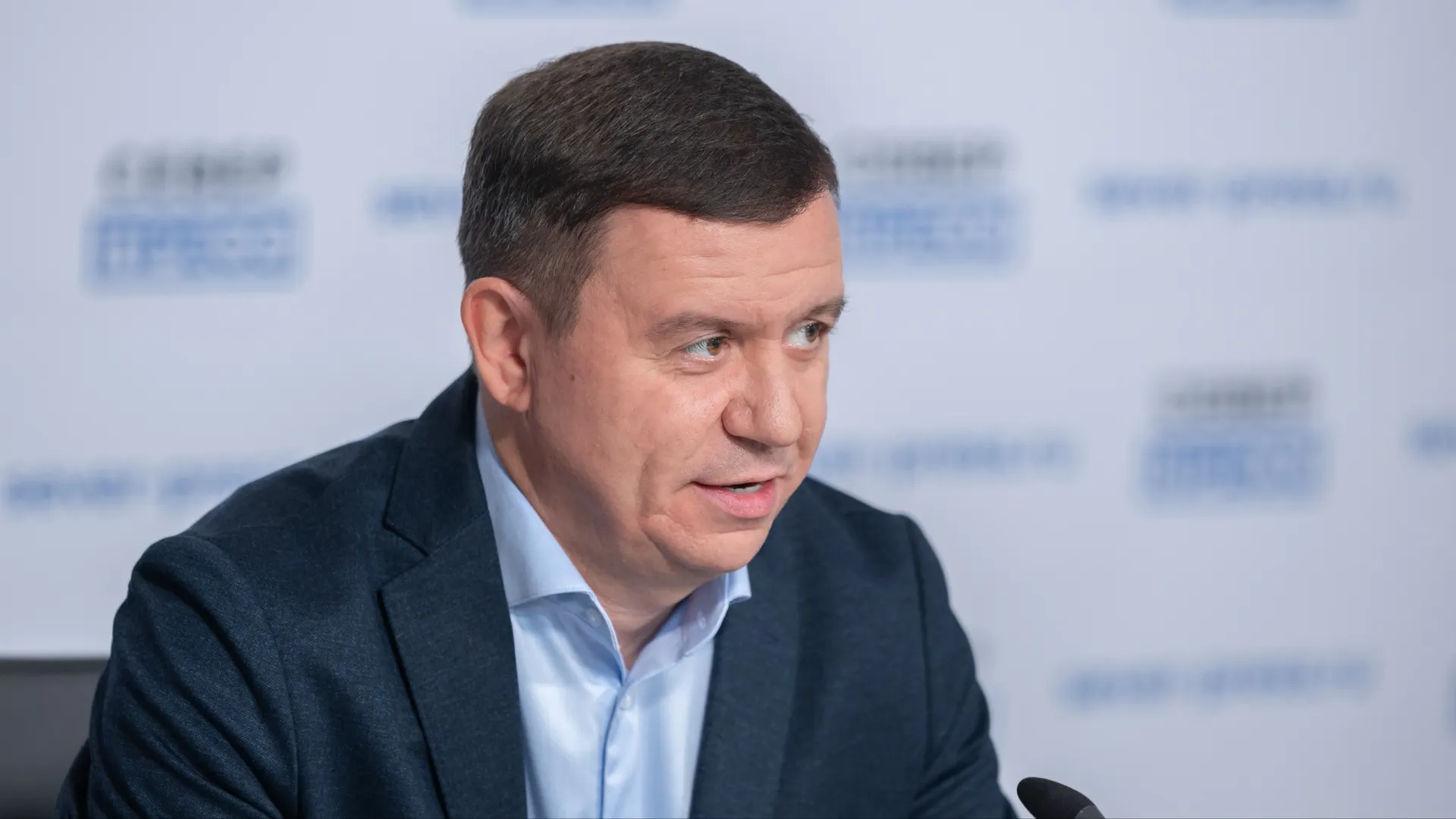 Евгений Колтунов рассказал, какие возможности появляются в обновленных школах искусств. Фото: Александр Чирва / «Ямал-Медиа»