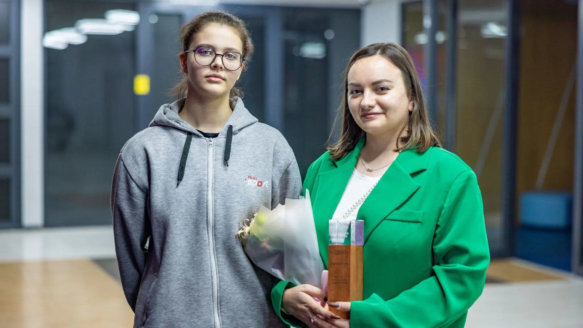 Татьяна Вохменцева со своей воспитанницей. Фото: Федор Воронов / «Ямал-Медиа»