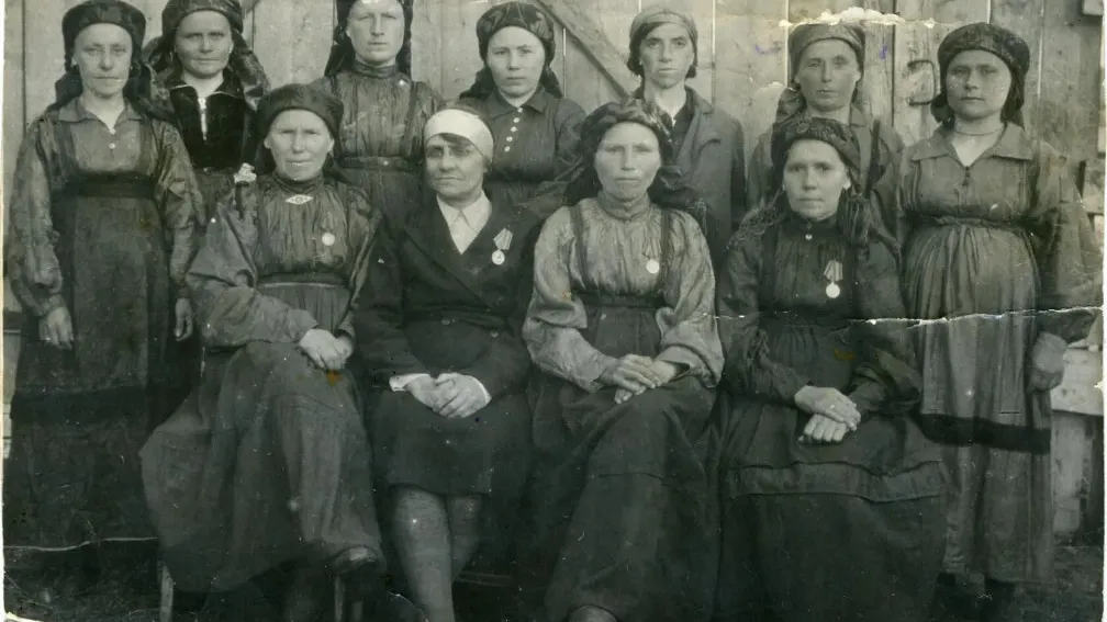 Использованы фотографии из Государственного архива ЯНАО, Государственного архива социально-политической истории Тюменской области и фондов окружного Музейно-выставочного комплекса им. И.С. Шемановского