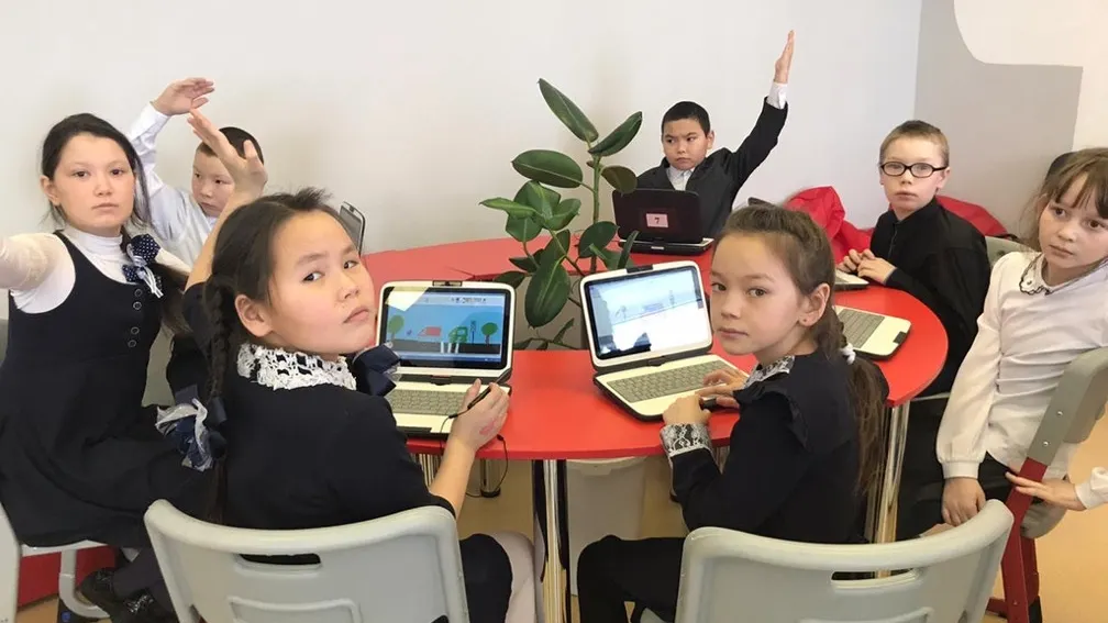 Высотка губкинский старшая школа. Школа янао. Очное образование в новом уренгое. Озон школа янао. Ненецкая школа.