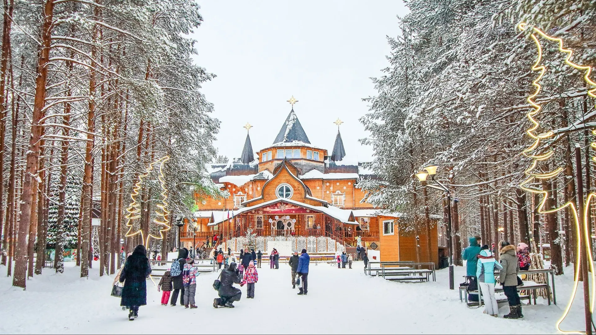 Усадьба Деда Мороза. Фото: Elena Serebryakova / Shutterstock / Fotodom
