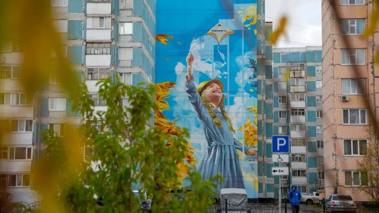 Мурал в честь Года семьи в Новом Уренгое. Фото: t.me/Kolodin89 