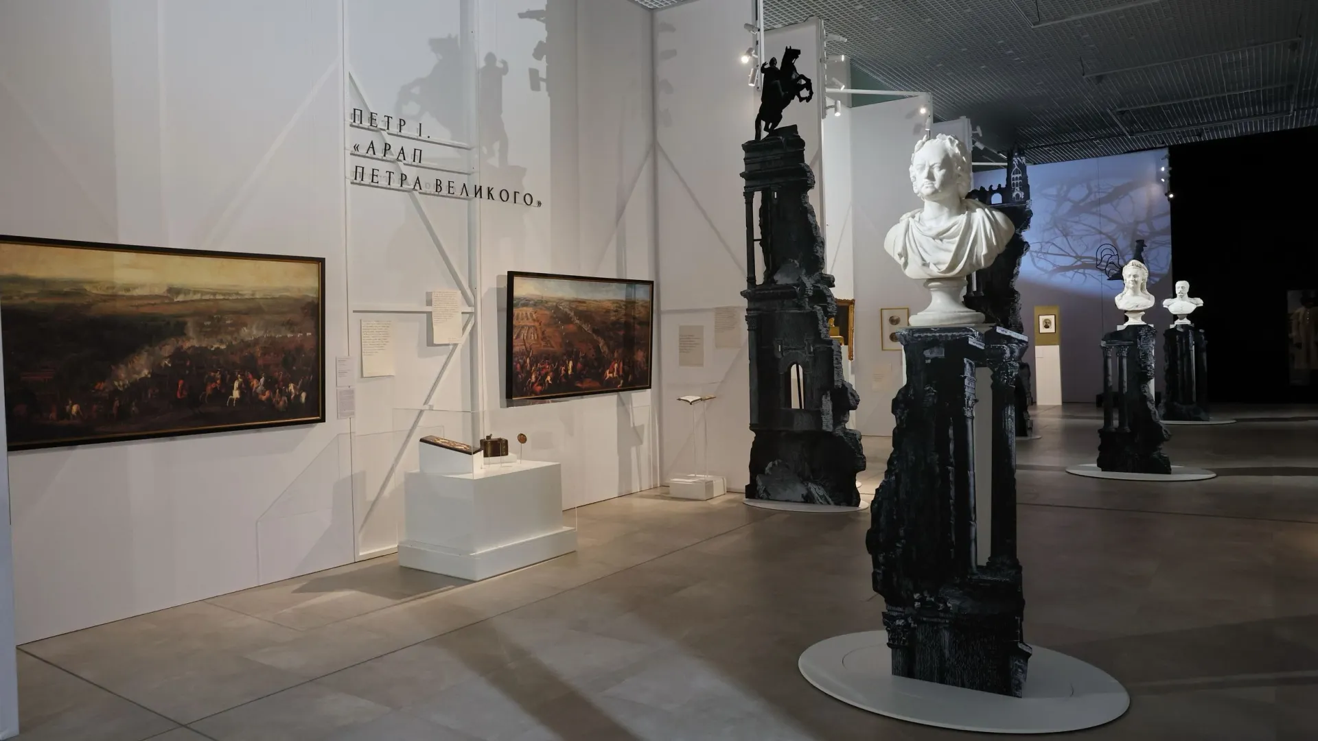 Выставка построена так, что каждый зритель сможет «поговорить» с Пушкиным. Фото: Андрей Ткачев / «Ямал-Медиа»