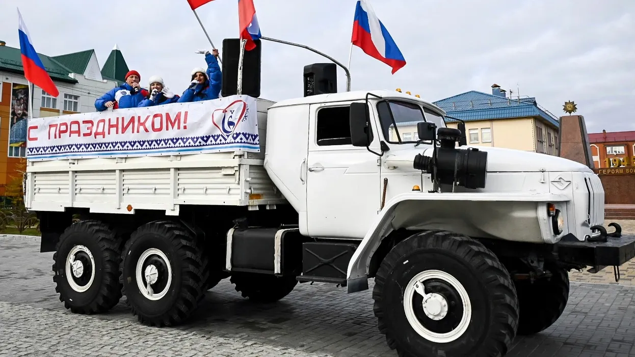 Агитбригада в Яр-Сале. Фото: vk.com/moi_yamalskiy_raion 