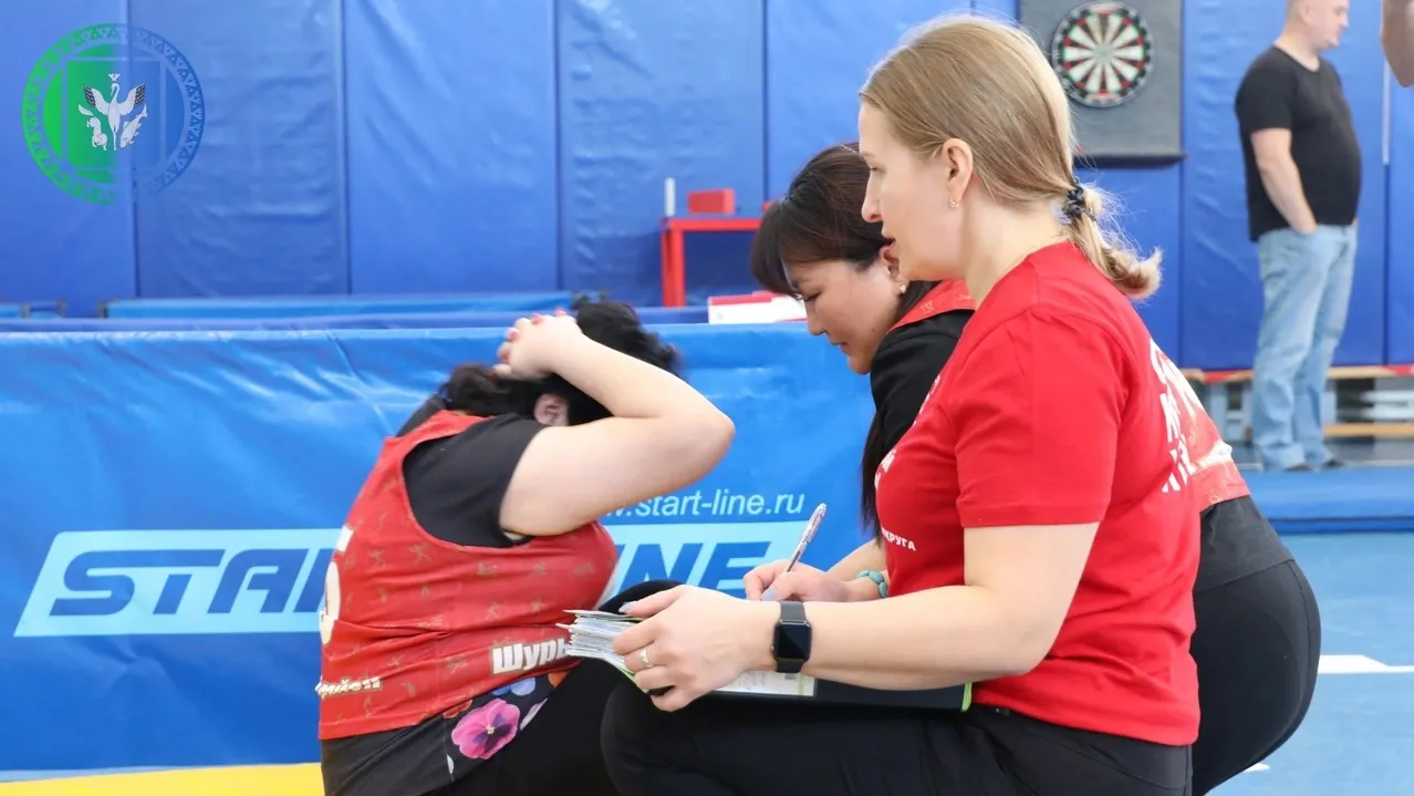 Выполнять нормы ГТО пришли коллективами. Фото: vk.com/public170438171