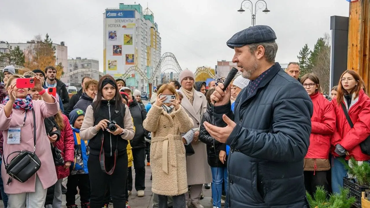 Участники акции получили не только посадочный материал для озеленения города, но и ценные советы по уходу за деревьями. Фото: t.me/noyabrskadmin