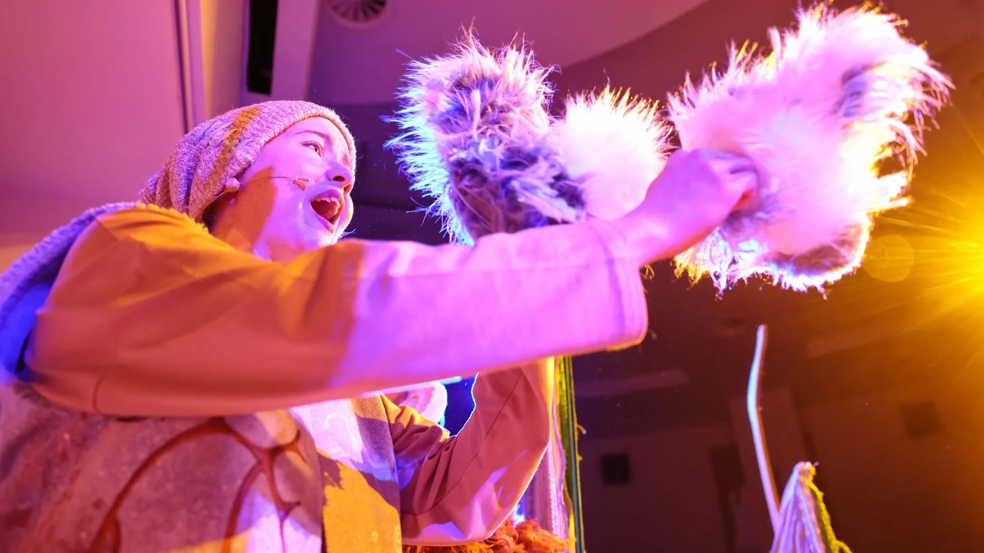 Спектакль про мамонтенка Любу / Фото: Андрей Ткачев / «Ямал-Медиа»