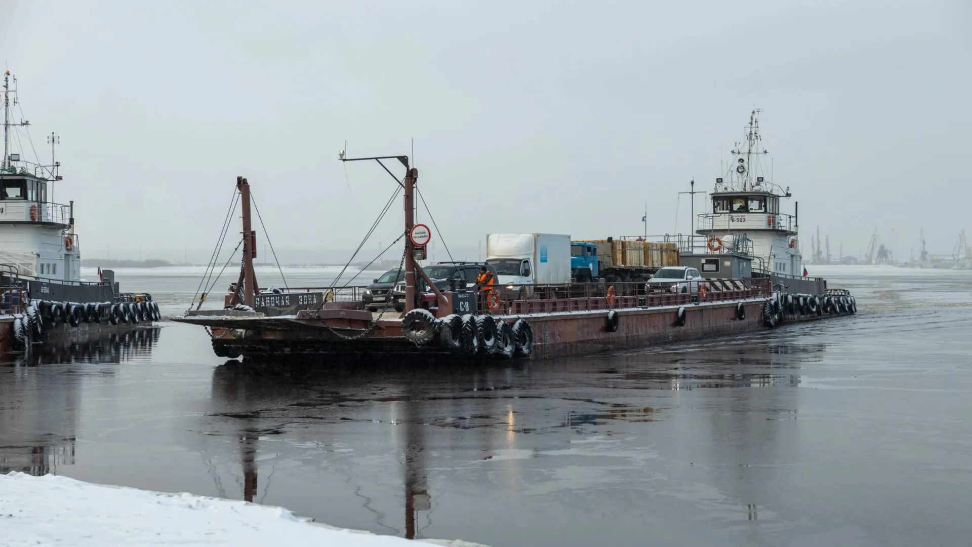 Выход первого парома из Приобья в Салехард запланирован на 24 мая. Фото: Воронов Федор / «Ямал-Медиа»