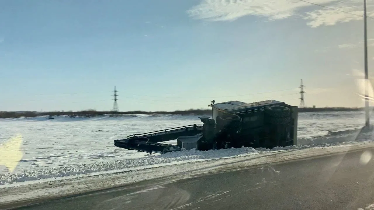 Состояние водителя пока не известно. Фото: Юлия Чудинова / «Ямал-Медиа»