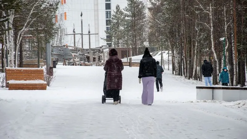 Ноябрьск-парк — излюбленное место отдыха горожан. Фото: Юрий Здебский / «Ямал-Медиа»