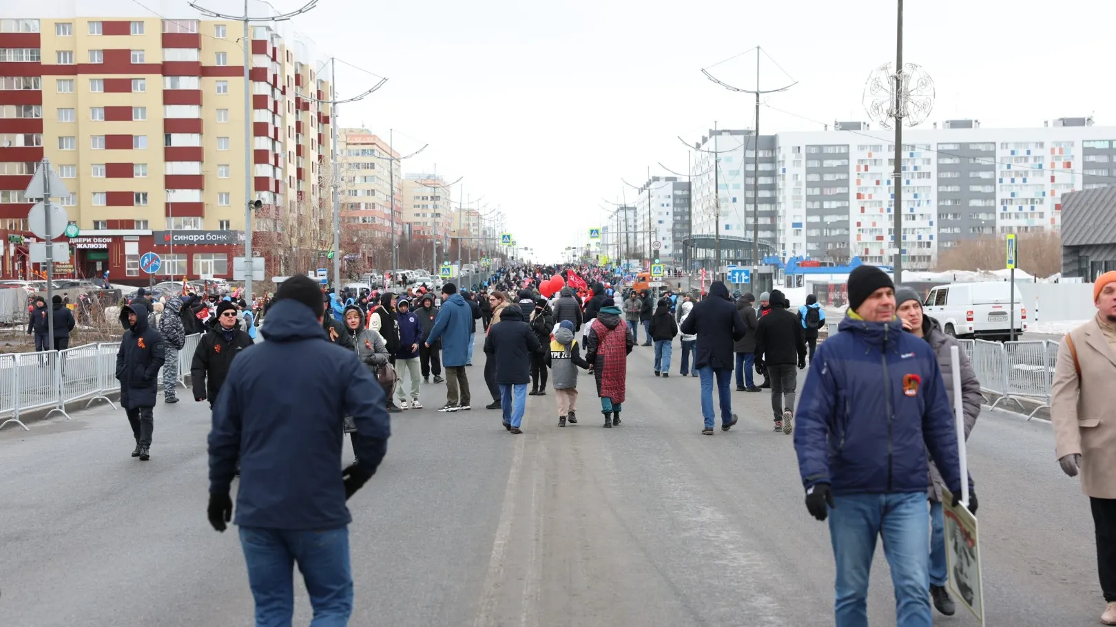 Подготовка к «Бессмертному полку» в Салехарде. Фото: Александр Чирва / «Ямал-Медиа»