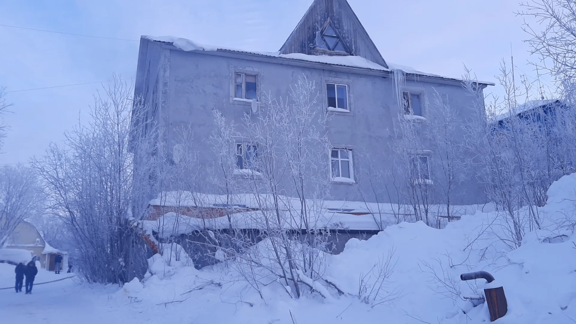 Открытого огня в доме не зафиксировали. Фото: «Ямал-Медиа»