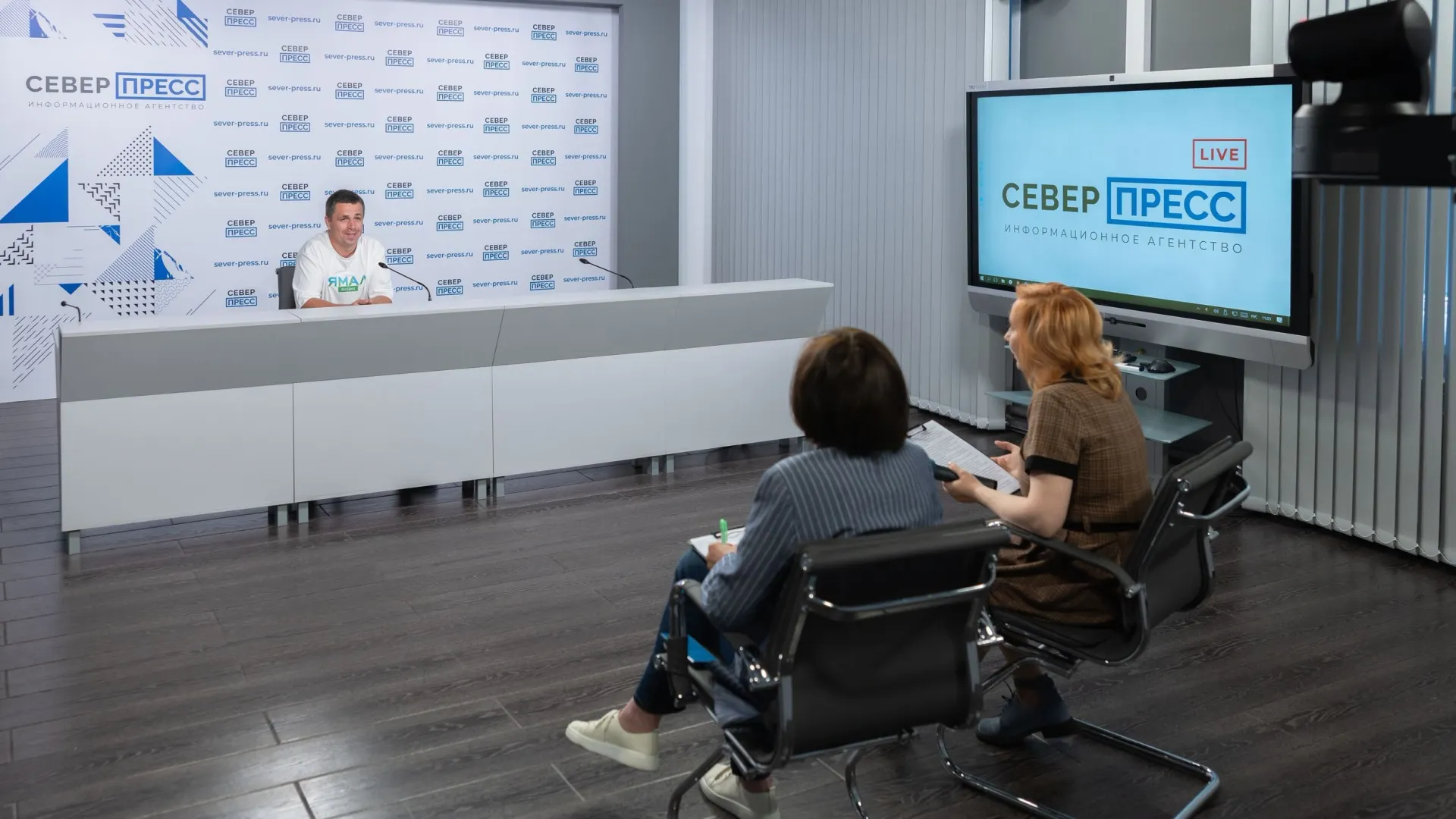 О том, как попал на Ямал, волонтер рассказал в пресс-центре «Север-Пресса».  Александр Чирва / «Ямал-Медиа»