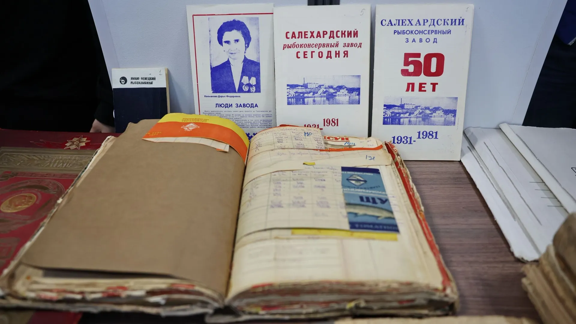 В экскурсии большое внимание уделено одному из главных предприятий. Фото: Андрей Ткачев / «Ямал-Медиа»