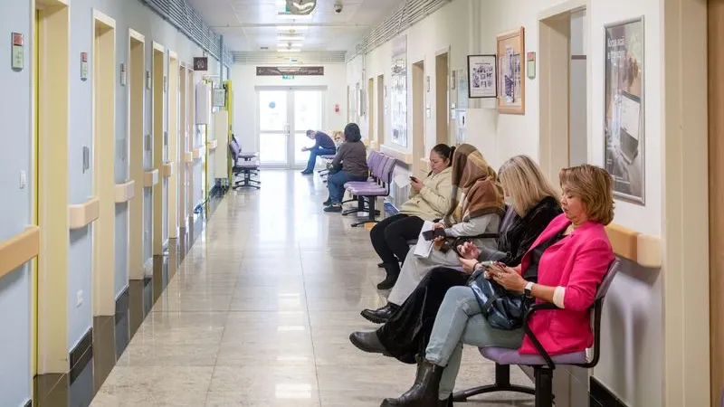 Прокуратура ЯНАО проверила оснащенность участковой больницы Уренгоя. Фото: Юрий Здебский / «Ямал-Медиа»