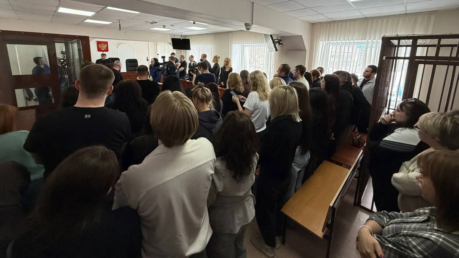 Зал не вместил всех, кто пришел на оглашение приговора. Фото: Ольга Климова / «Ямал-Медиа»