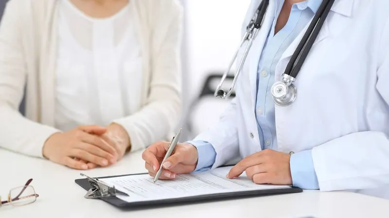 По словам автора поста, медосмотр проводят подрядчики из Петербурга. Фото: Andrei_R / shutterstock.com / Fotodom