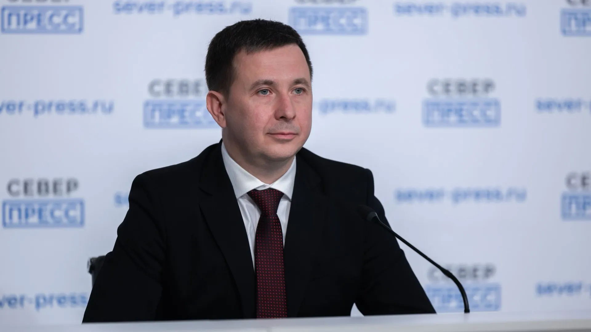 Владимир Жадовский рассказал, какими проектами занимается компания помимо централизованного завоза топлива. Фото: Александр Чирва / «Ямал-Медиа»