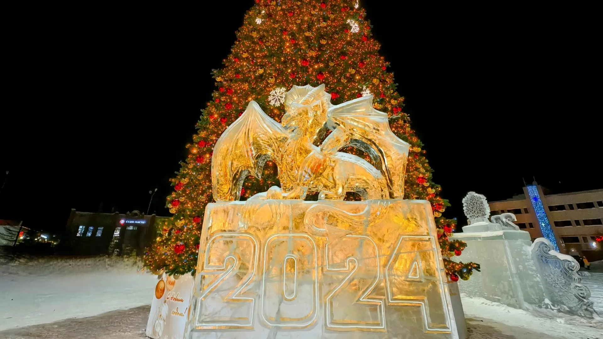 Ель украсили в стиле наступающего года. Фото: vk.com/treskova_ma