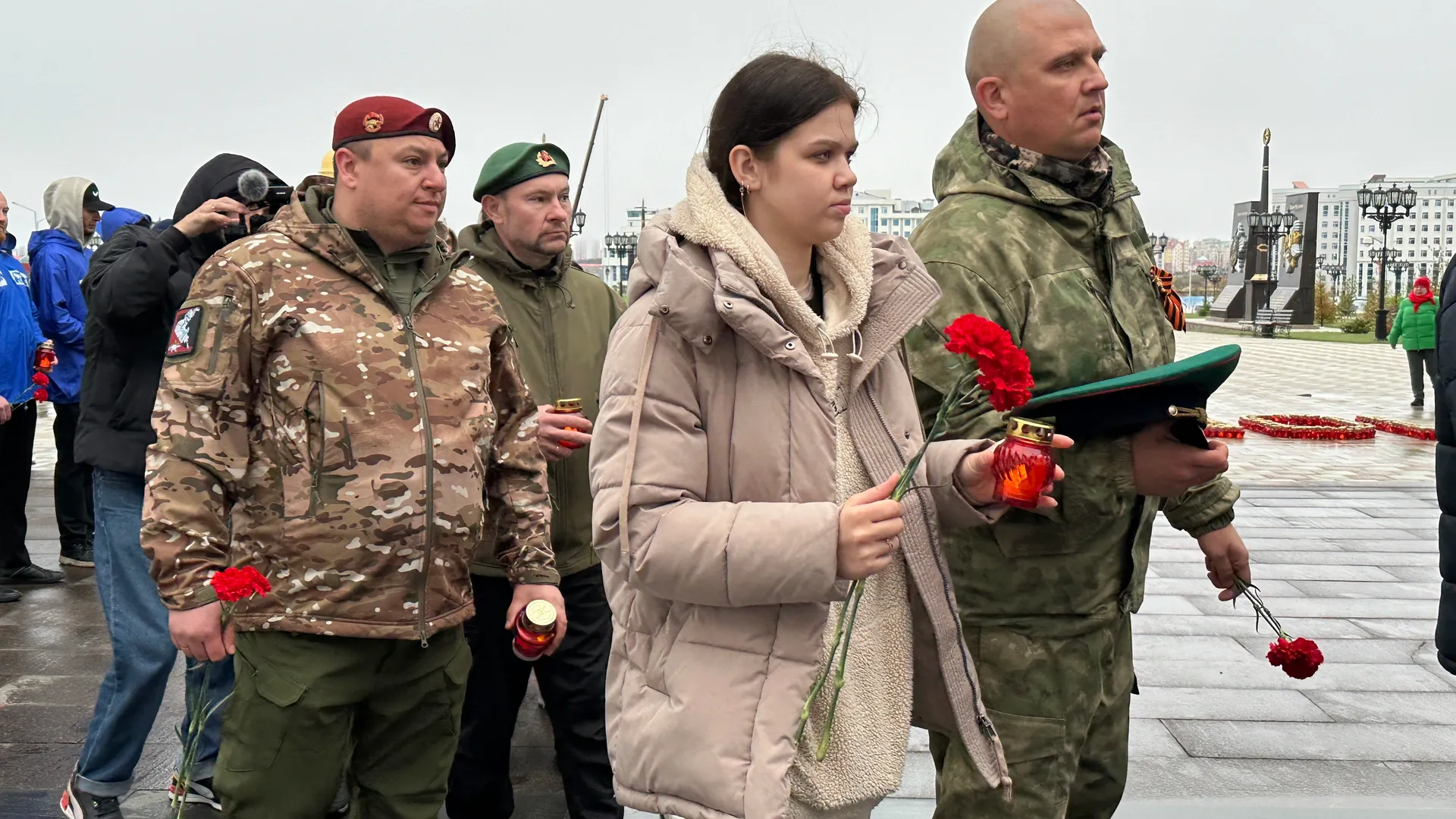 Акция «Свеча памяти» в парке Победы в Салехарде. Фото: Вера Дронзикова / «Ямал-Медиа»