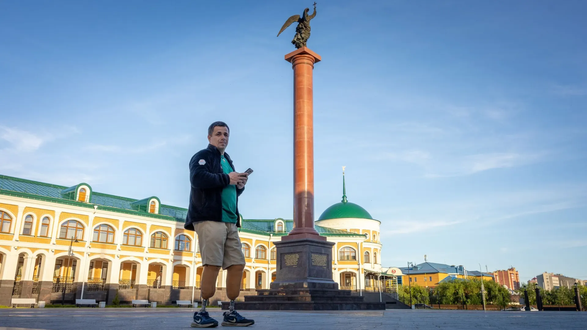 О том, как даже с протезами можно жизнь ярко и насыщенно, Денис рассказывает в социальных сетях. Фото: Федор Воронов / «Ямал-Медиа»