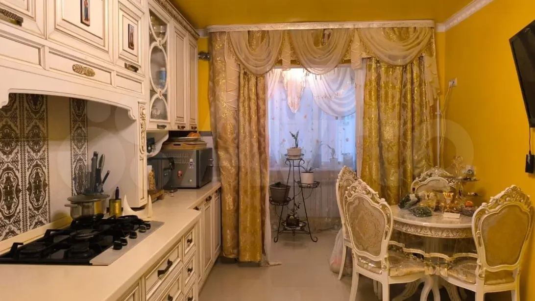 Кухня в квартире за 33 миллиона в Салехарде. Фото: «Авито» 