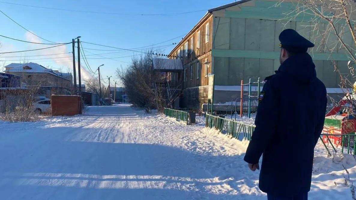 В ближайшее время проблема с отсутствием тротуаров до школы № 8 Лабытнанги должна быть решена. Фото: t.me/prok_yanao