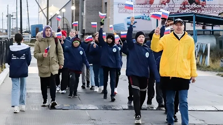 Новый Порт. «Всемирный день ходьбы» с   триколорами. Фото: vk.com/moi_yamalskiy_raion 