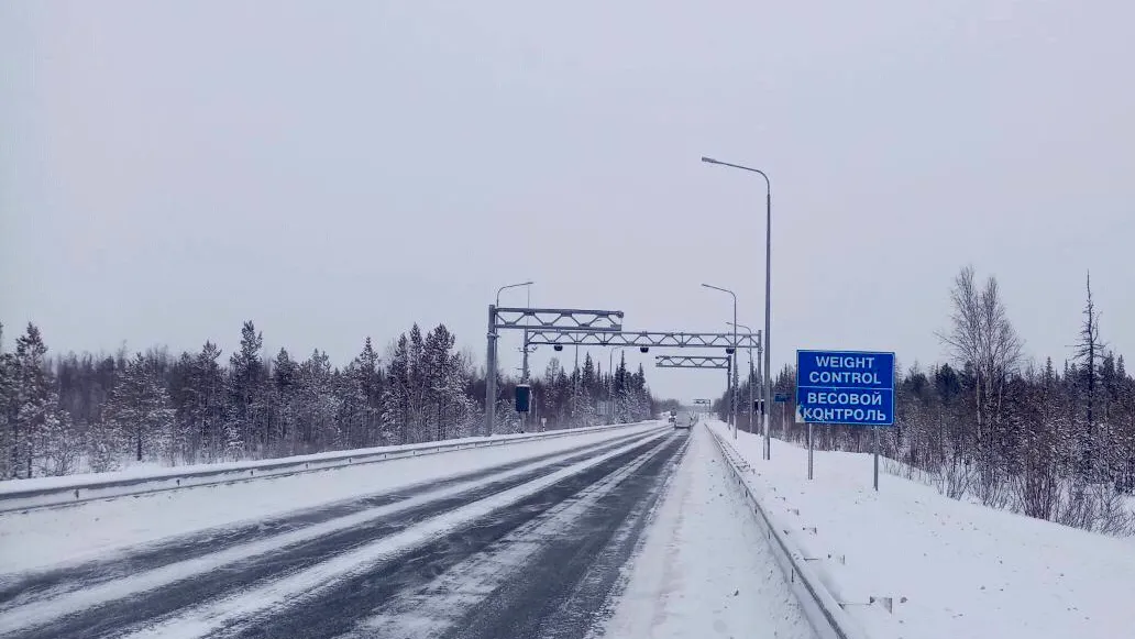 Датчики весогабаритного контроля встроены в асфальт. Фото: yanao.ru