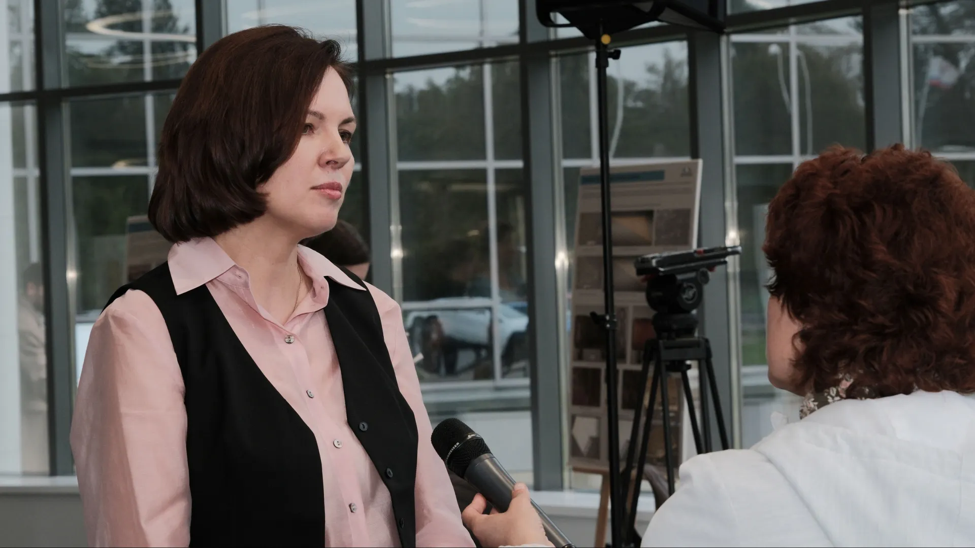 Татьяна Черняева рассказала, что к мамонту есть большой интерес. Фото: Паулина Пастиева / ГАУК ЛО «Международный центр реставрации»