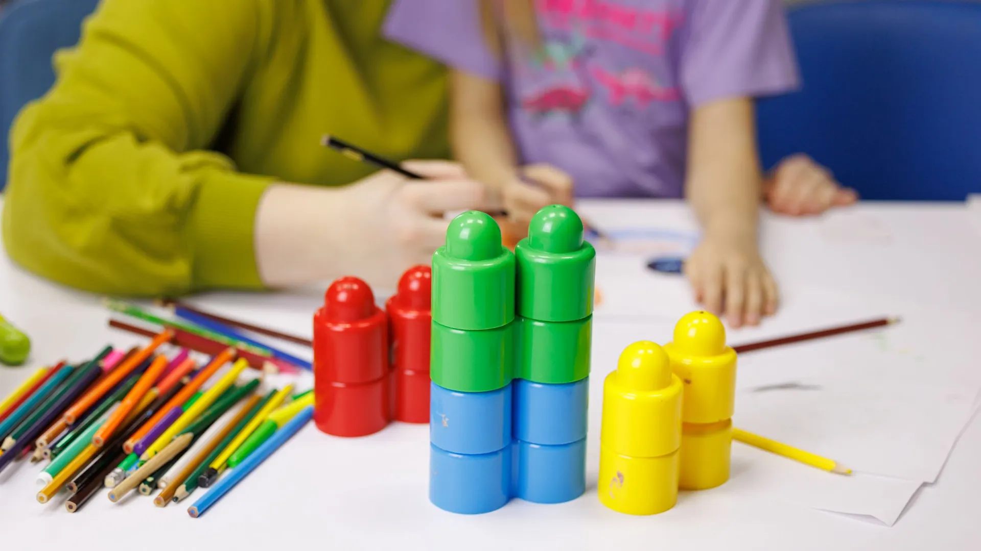 Детям из Волновахи нужна канцелярия и развивающие игрушки. Фото: Юлия Чудинова / «Ямал-Медиа»