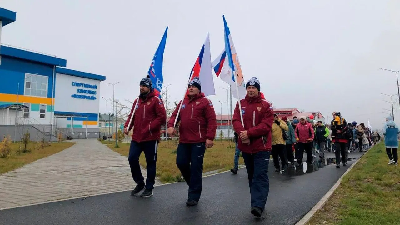 На дистанцию в городе Семи лиственниц вышли сотни приверженцев ЗОЖ. Фото: t.me/lbt_harp