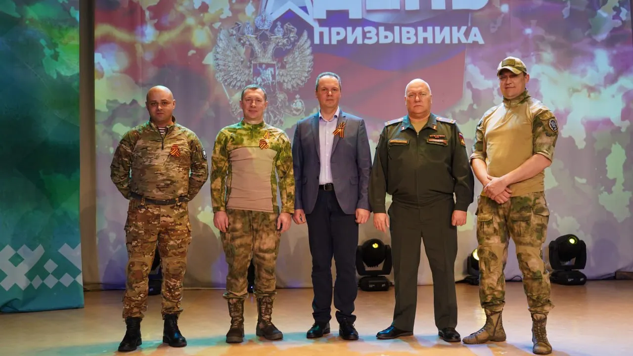 Вручение наград приуральцам за заслуги перед Отечеством.Фото: t.me/sever_press