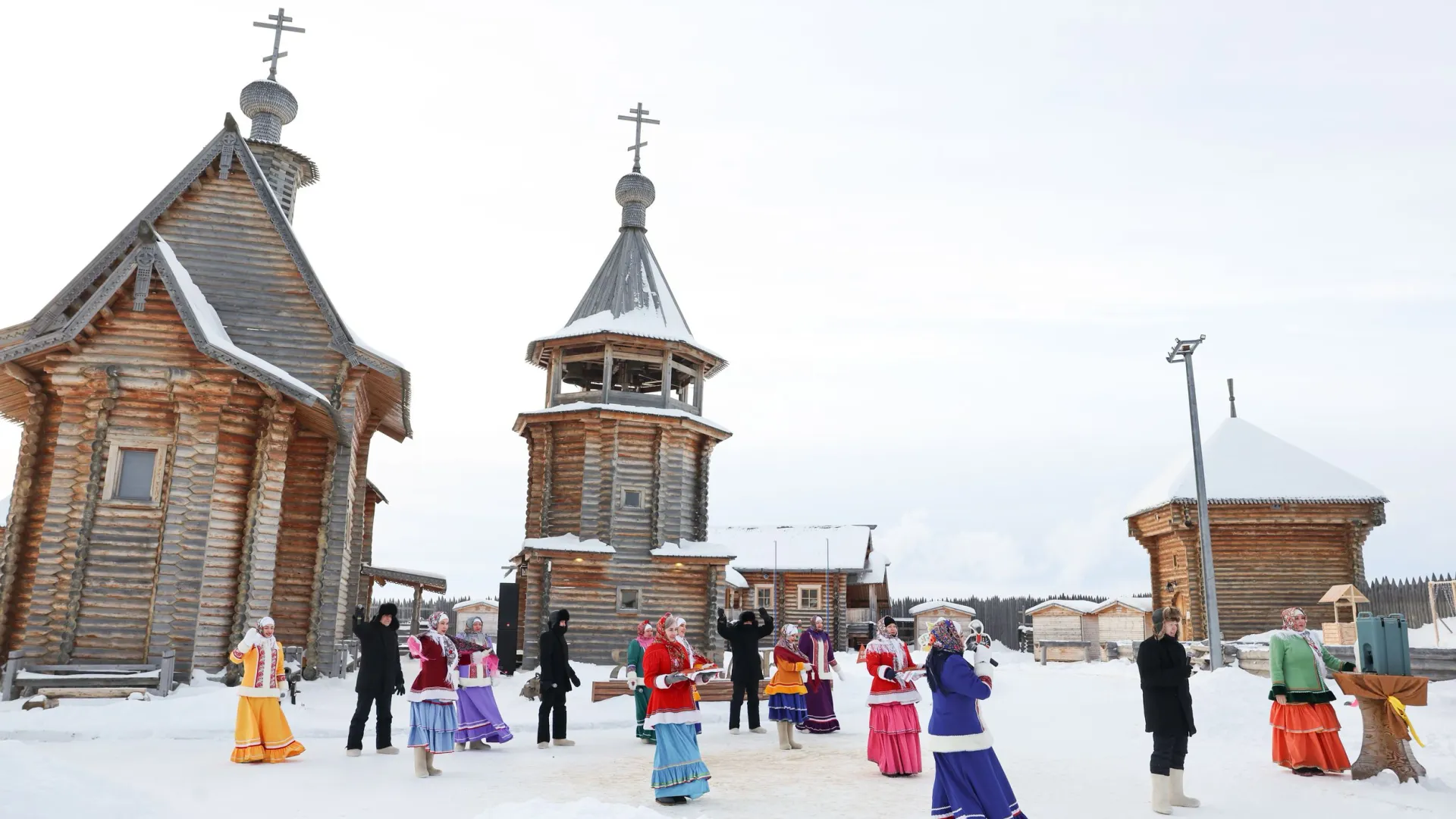 Для белгородских детей устроили праздник в Обдорском остроге. Фото: Андрей Ткачев / «Ямал-Медиа»