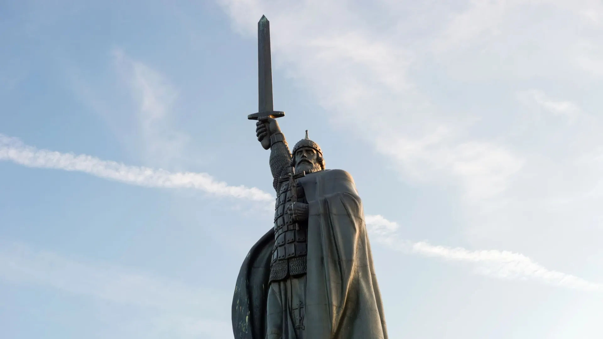 Памятник Илье Муромцу на набережной Оки. Фото: Pukhov K / Shutterstock / Fotodom