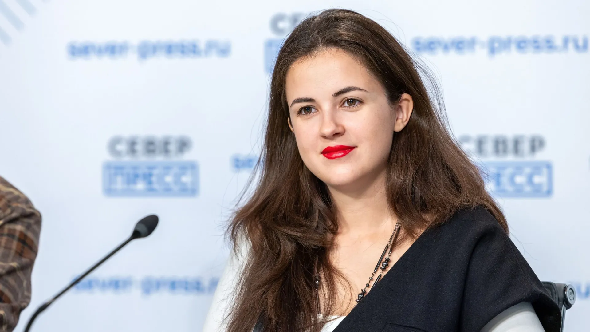 Полина Кондратьева рассказала о целях организаторов проекта «Арктика в фокусе». Фото: Федор Воронов / «Ямал-Медиа»