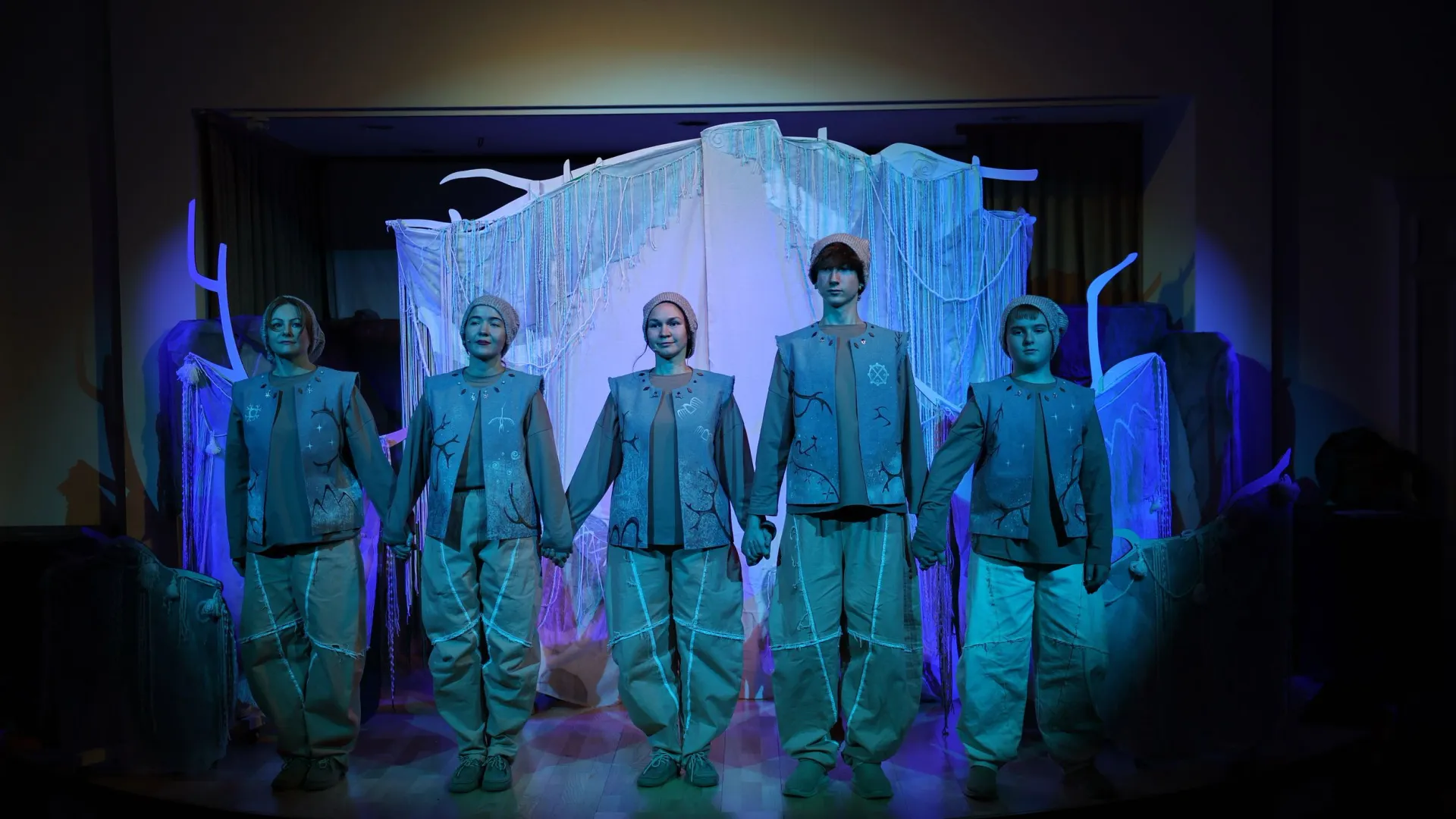 Спектакль про мамонтенка Любу / Фото: Андрей Ткачев / «Ямал-Медиа»