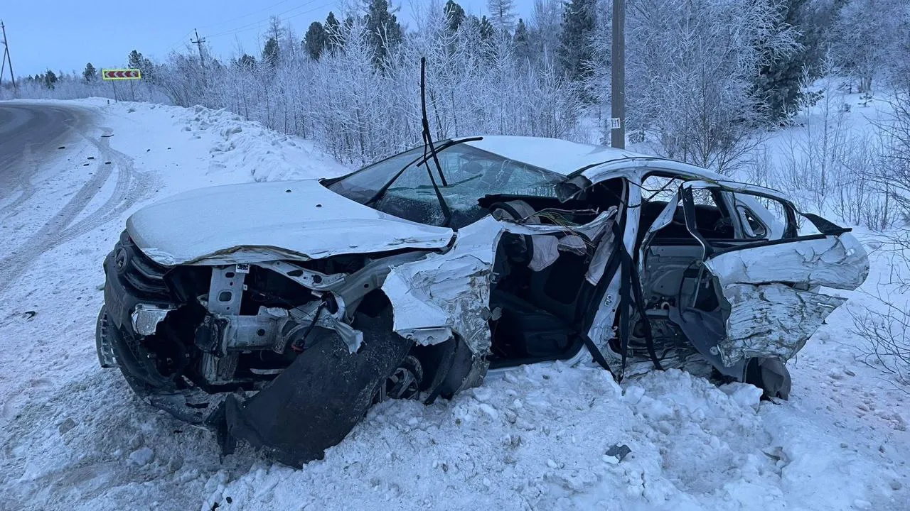 В ДТП пострадал водитель Lada. Фото: «Ямал-Медиа»