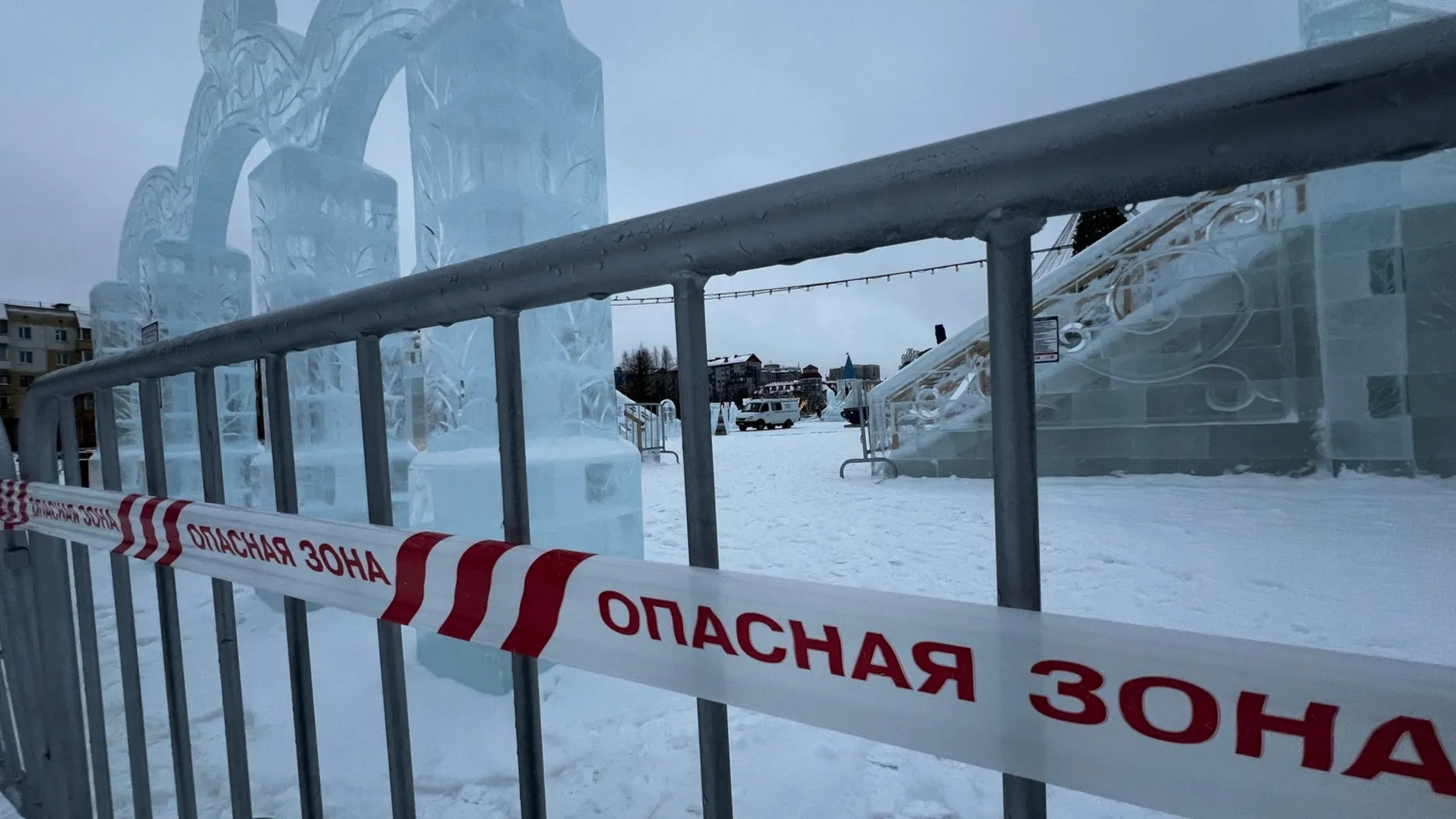 Проход в ледовый городок в Ноябрьске временно закрыт. Фото: «Ямал-Медиа»