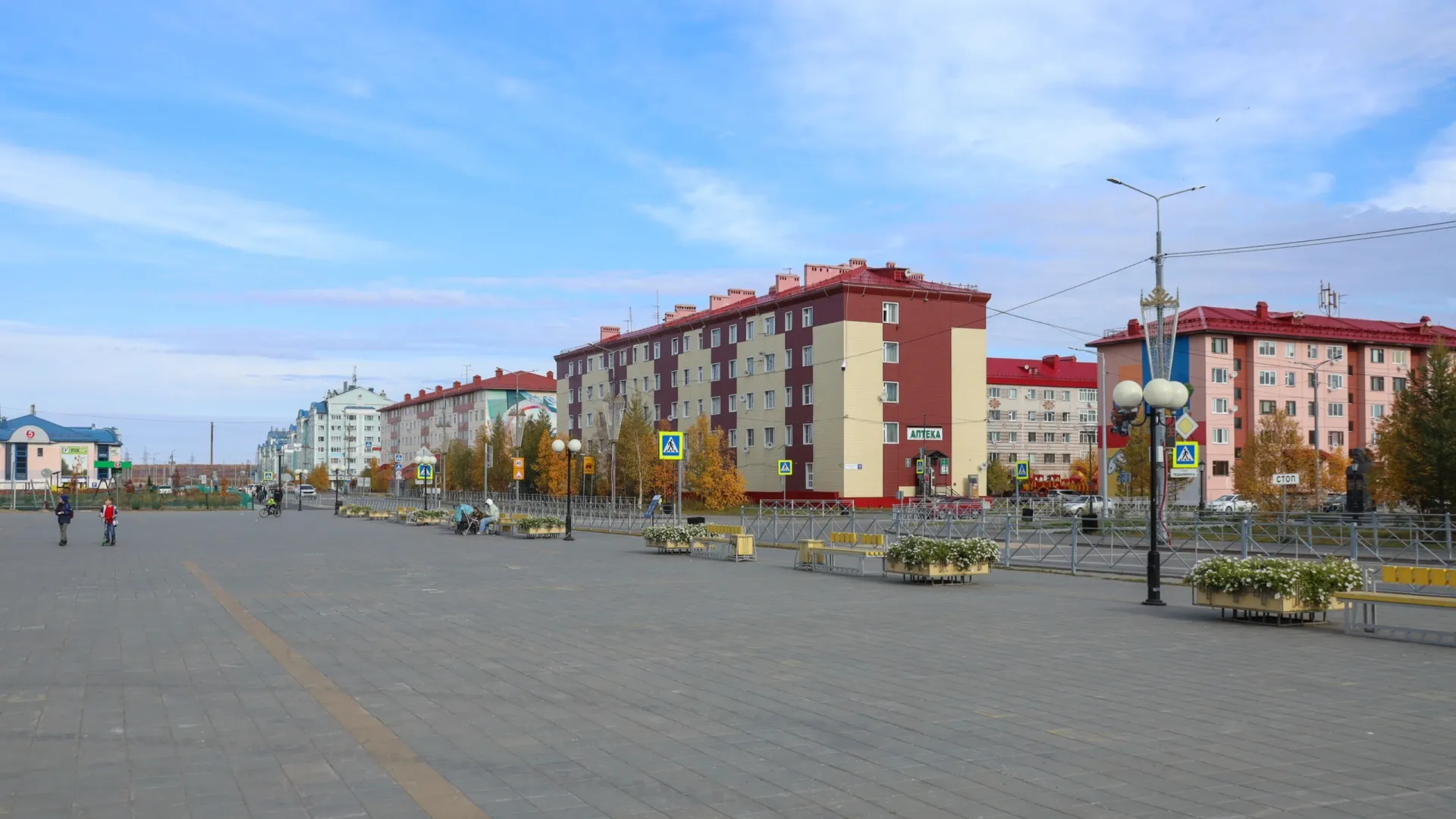 Ограничения будут действовать четыре часа на подъезде к центру «Геолог». Фото: Василий Петров / «Ямал-Медиа»