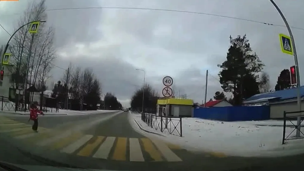 С мальчиком нужно повторить ПДД. Фото: кадр из видео vk.com/nojabrsk112