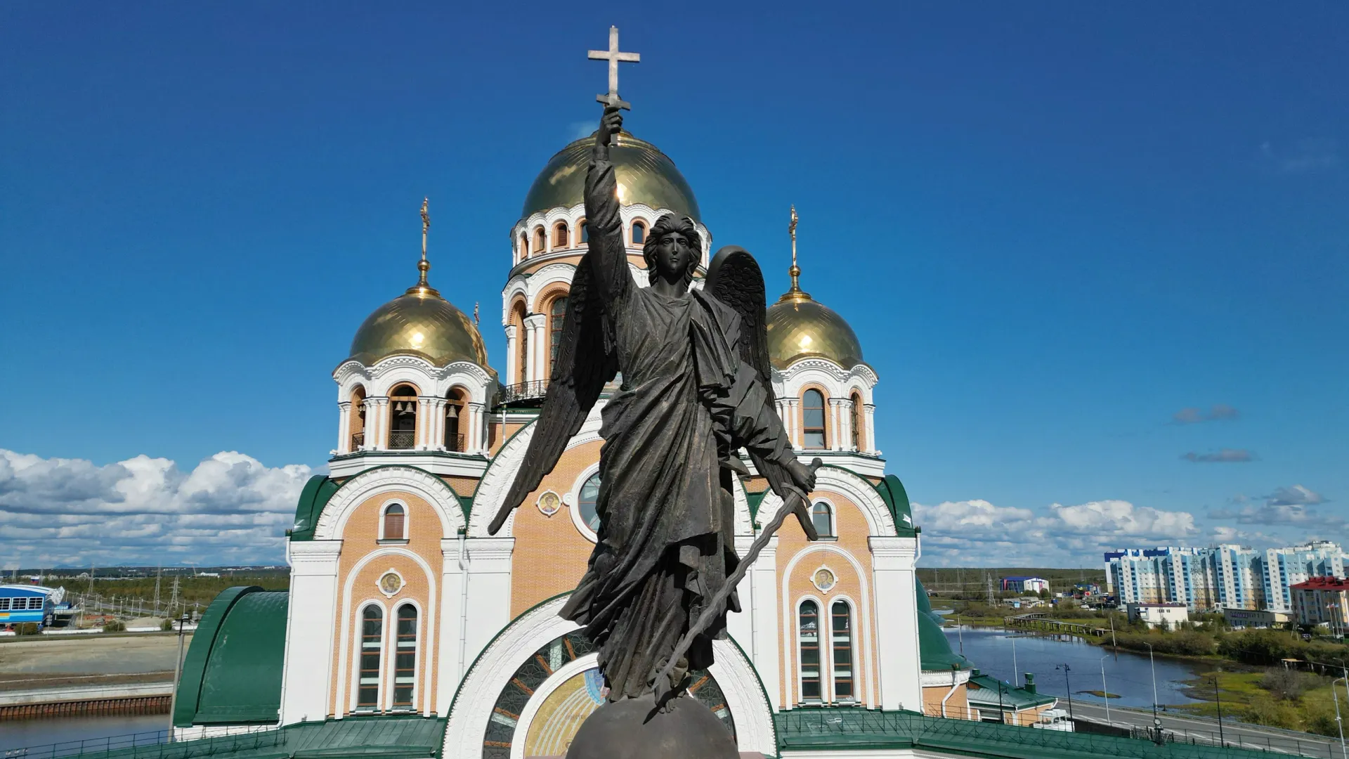 Высота скульптуры — более 23 метров. Фото: Андрей Ткачев / «Ямал-Медиа»