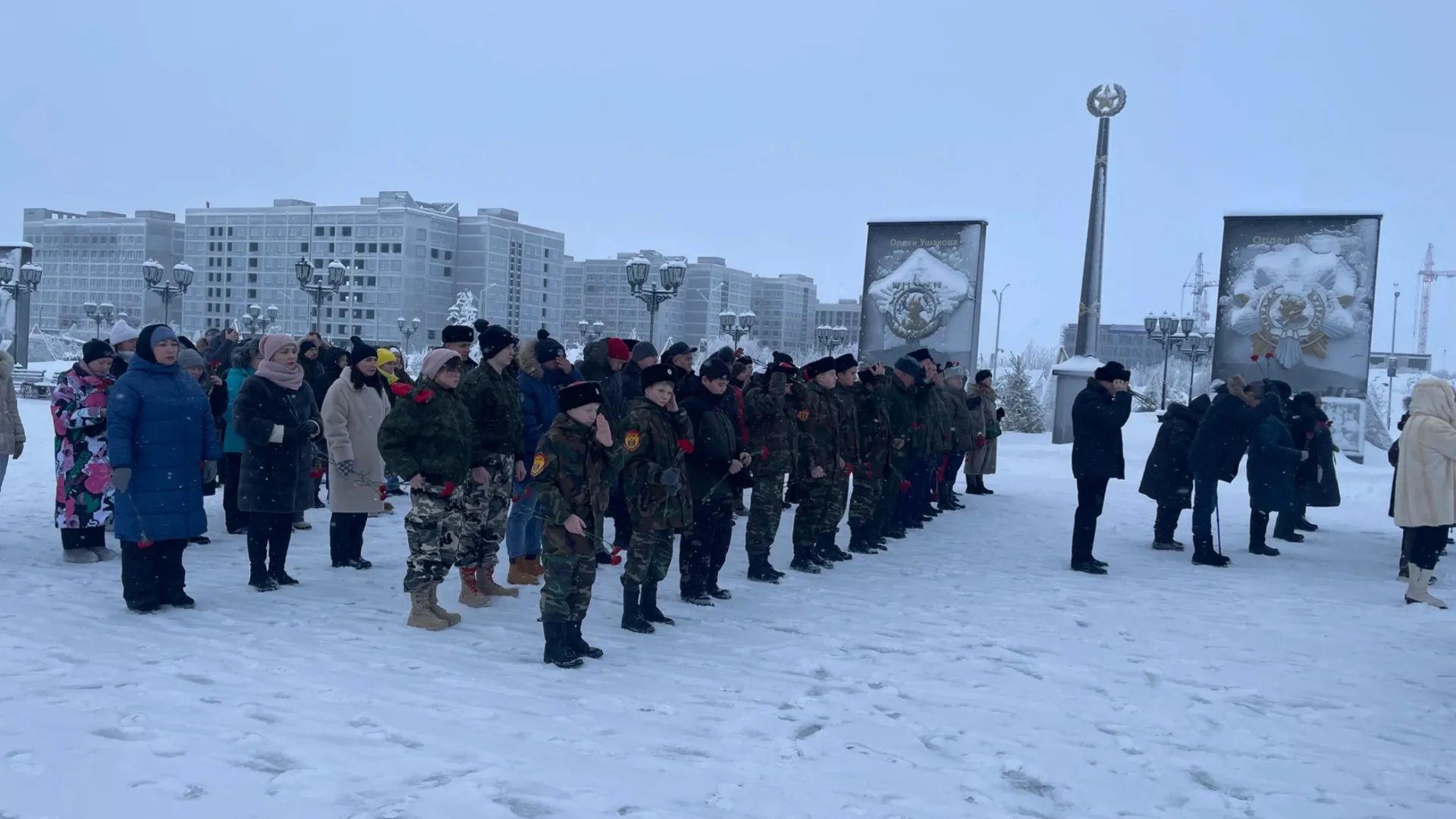 Ямальцы помнят подвиг советского народа. Фото: Алена Кушекова / «Ямал-Медиа»