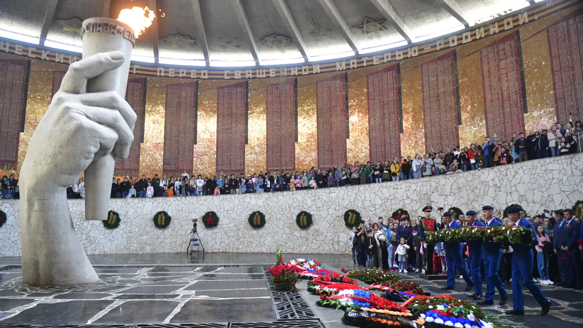 Священный огонь преодолел расстояние в 4 тысячи километров. Фото: Андрей Ткачев / «Ямал-Медиа»
