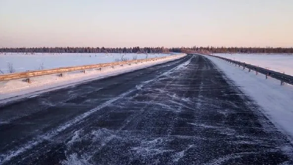 Находиться на зимнике во время плохой погоды опасно. Фото: t.me/dtidh