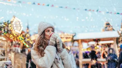 Чашка чая согреет и взбодрит в морозы. Фото: Alena Ozerova / Shutterstock / Fotodom.