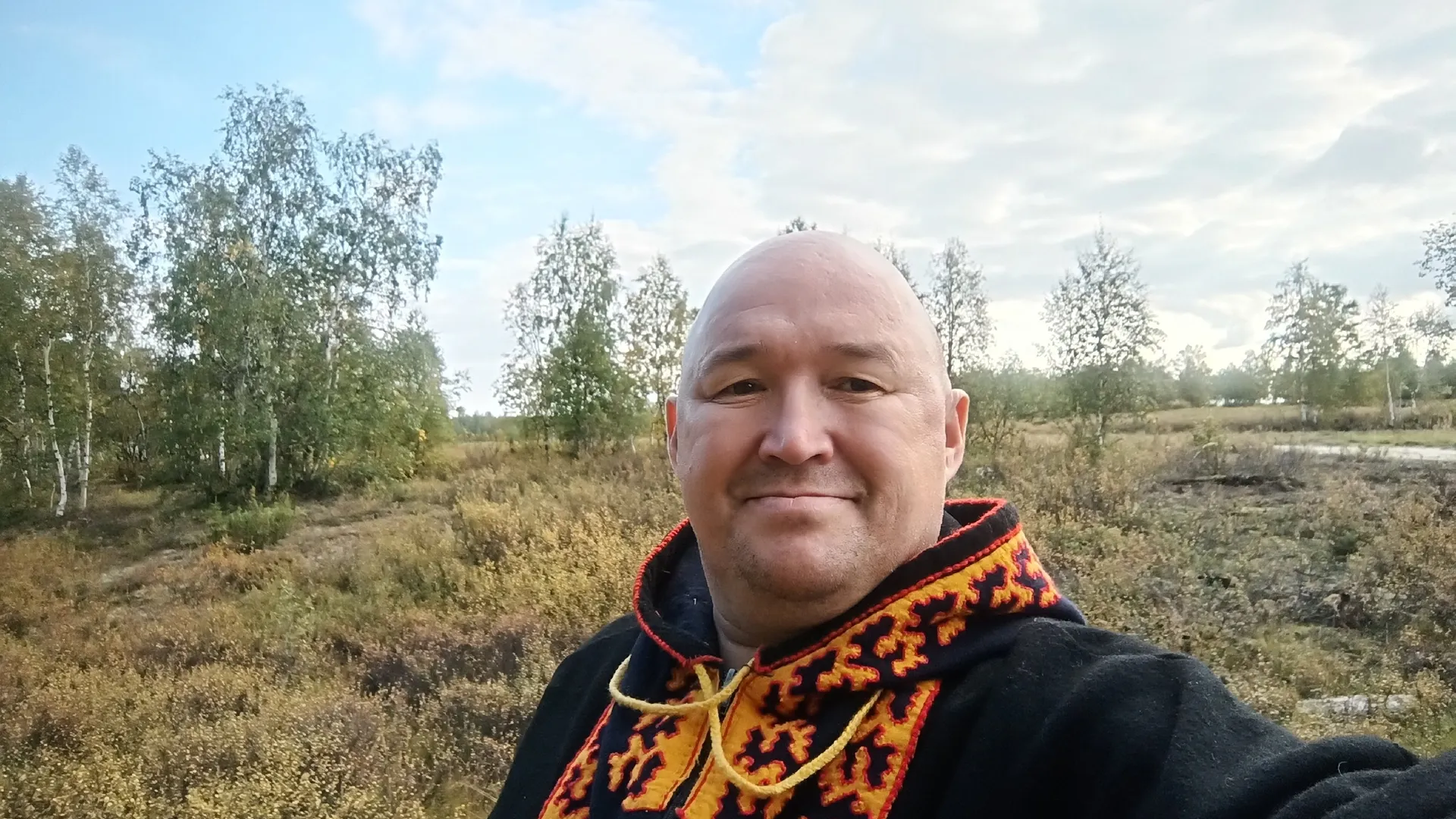 Автор-исполнитель Николай Афанасьев поет о жизни на Ямале. Фото из личного архива